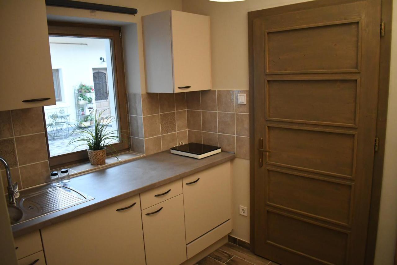 VATUS Apartmanház Vác Esterno foto
