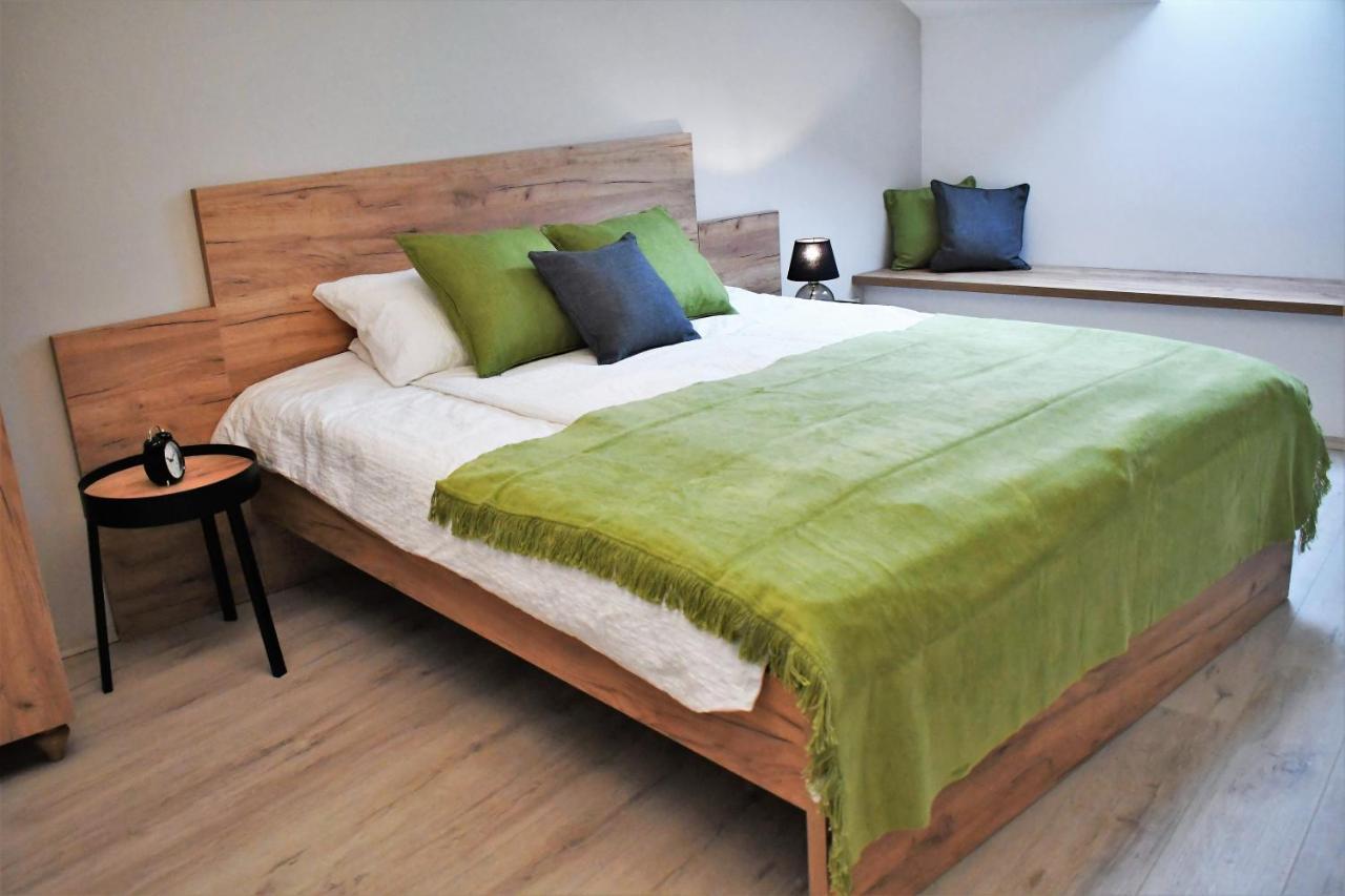 VATUS Apartmanház Vác Esterno foto