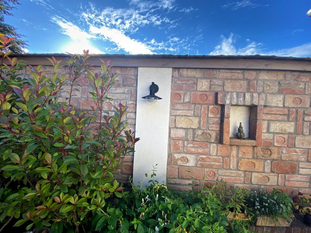 VATUS Apartmanház Vác Esterno foto