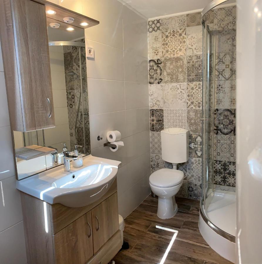 VATUS Apartmanház Vác Esterno foto