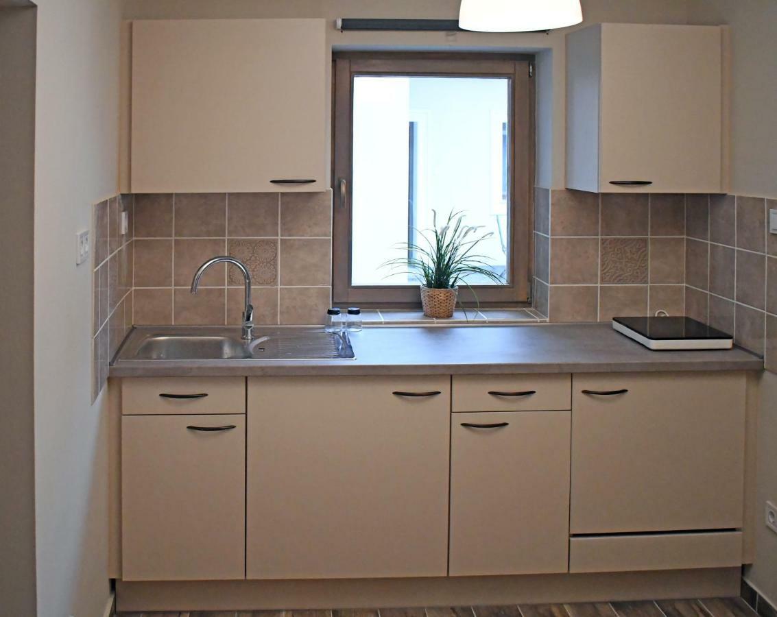 VATUS Apartmanház Vác Esterno foto