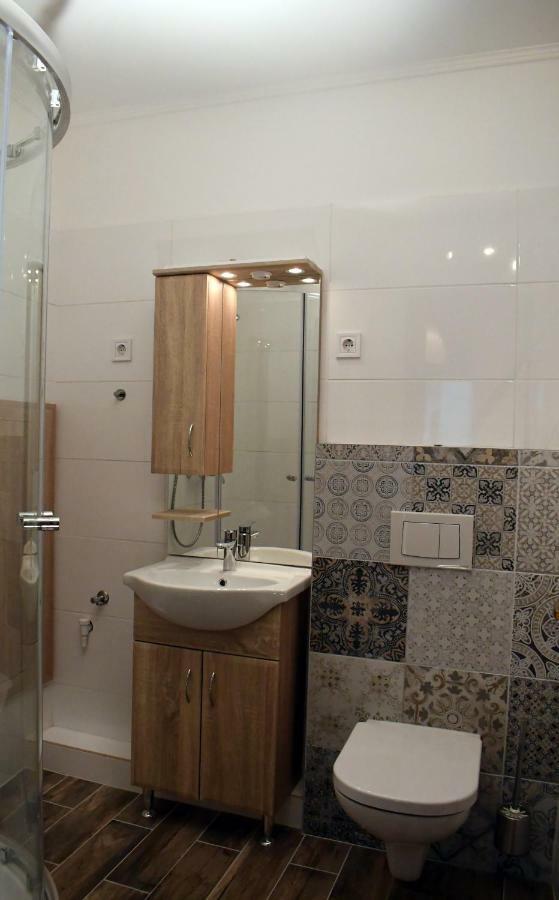 VATUS Apartmanház Vác Esterno foto