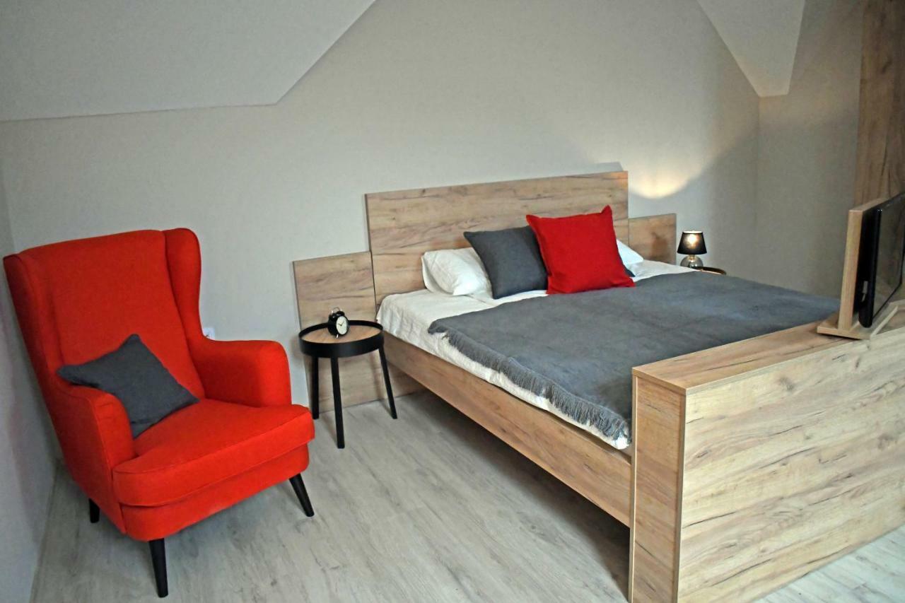VATUS Apartmanház Vác Esterno foto