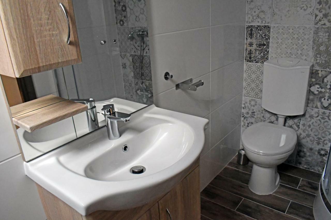 VATUS Apartmanház Vác Esterno foto
