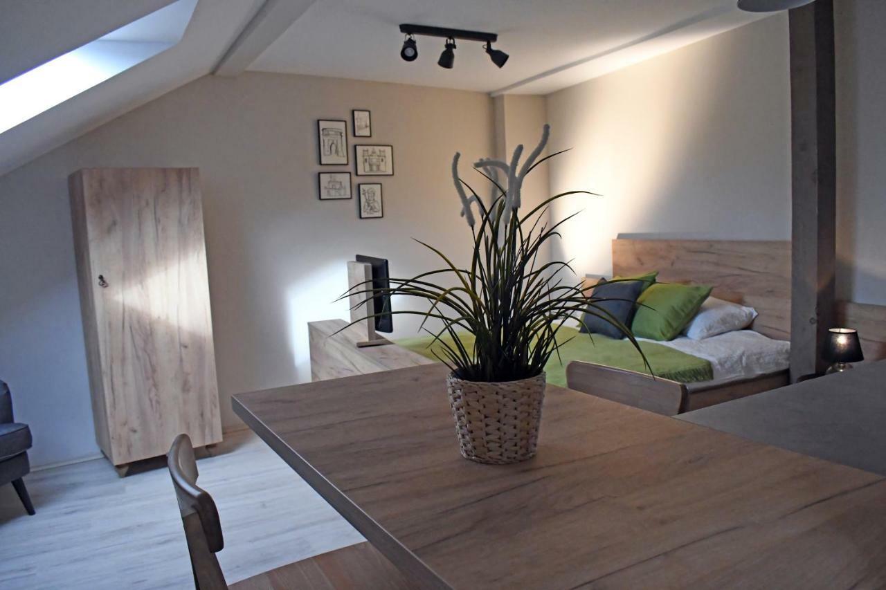 VATUS Apartmanház Vác Esterno foto