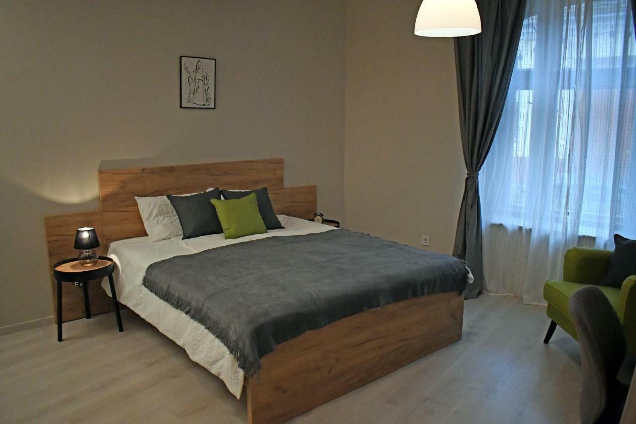 VATUS Apartmanház Vác Esterno foto
